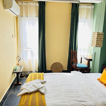 Hotel Darwin Катманду Экстерьер фото